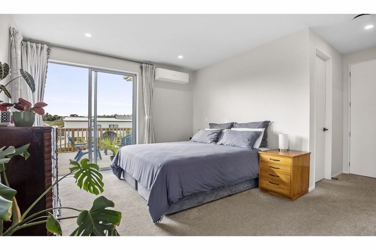 Photo of property in 33 Takurua Terrace, Orewa, 0931
