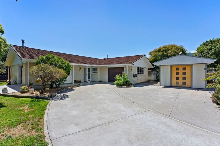 Photo of property in 7 Rimu Street, Waikanae, 5036