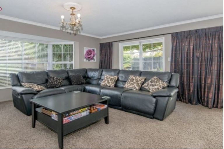 Photo of property in 2/244 Memorial Avenue, Burnside, Christchurch, 8053