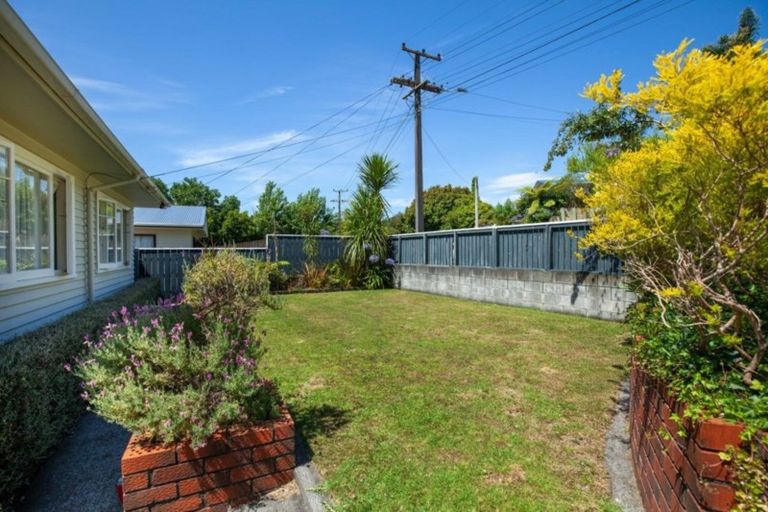 Photo of property in 9 Beaumont Crescent, Frankleigh Park, New Plymouth, 4310