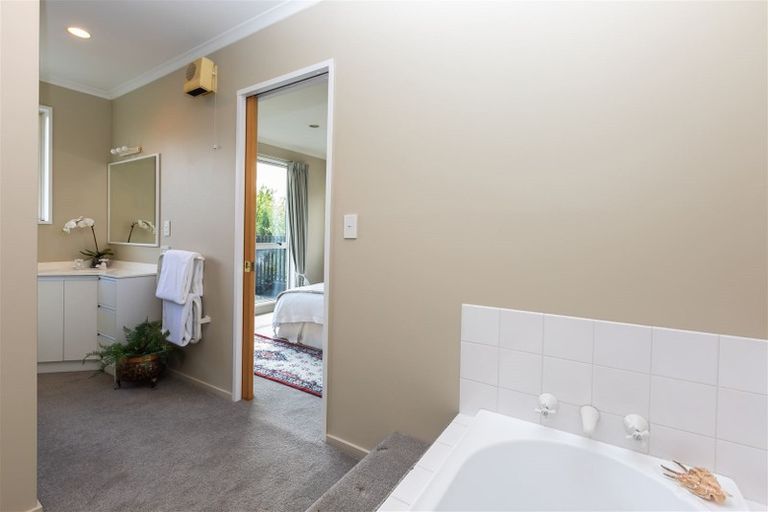 Photo of property in 1/53 Memorial Avenue, Ilam, Christchurch, 8053