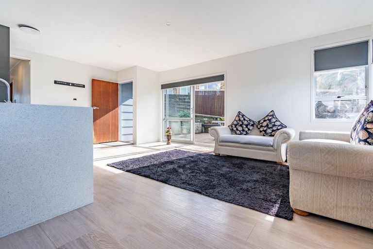 Photo of property in 1 Intrepid Place, Torbay, Auckland, 0630