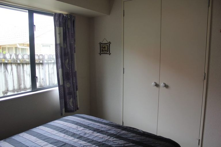 Photo of property in 102 Kingdale Road, Henderson, Auckland, 0610