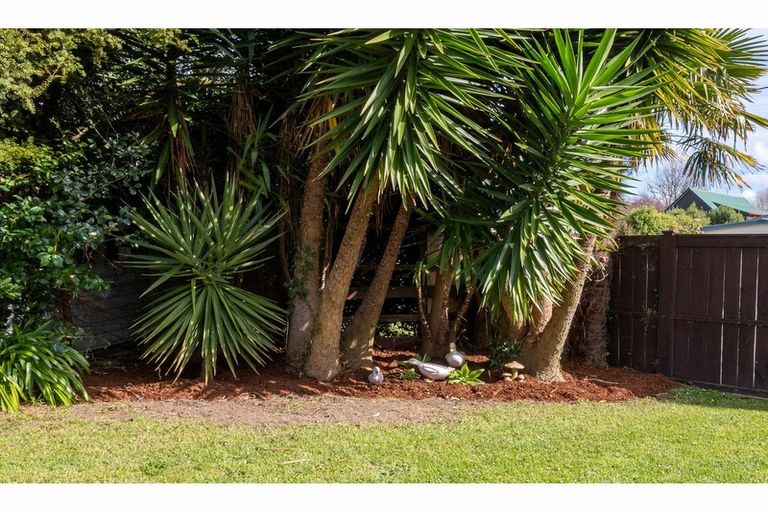 Photo of property in 2 Vintners Close, Huapai, Kumeu, 0810