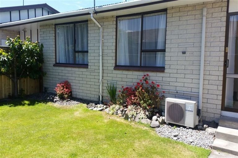 Photo of property in 1/108 Queenspark Drive, Parklands, Christchurch, 8083
