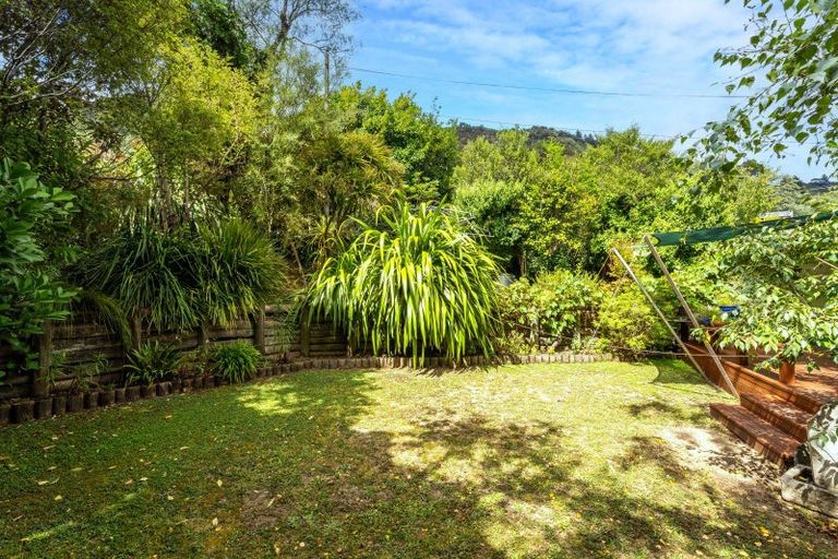 Photo of property in 2 Angle Street, Picton, 7220