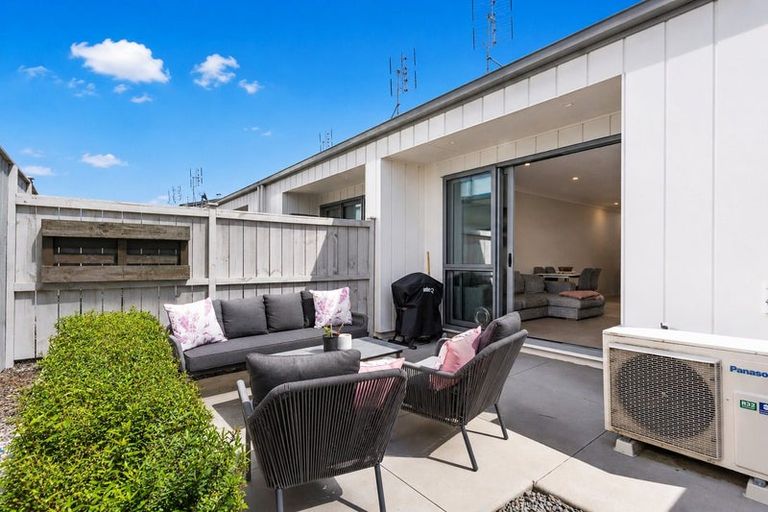 Photo of property in 20 Orona Place, Takanini, 2112