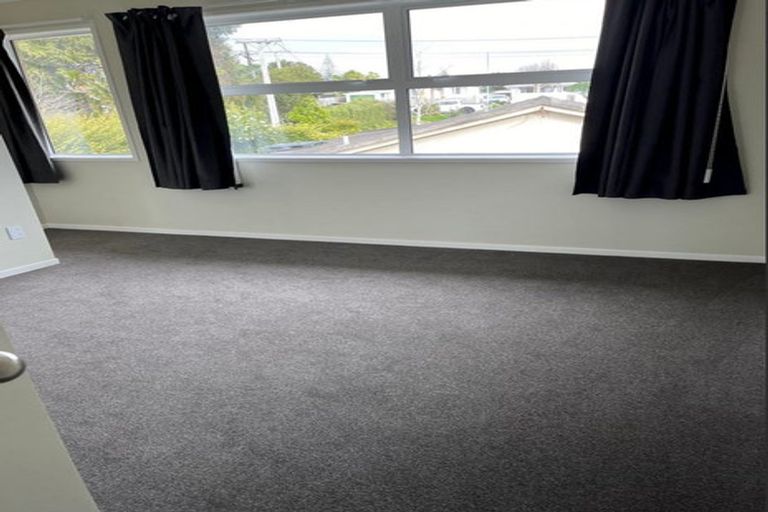 Photo of property in 2/75 Tramway Road, Beach Haven, Auckland, 0626