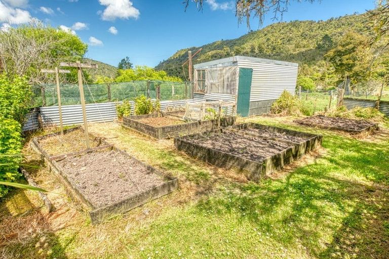 Photo of property in 19 Baty Place, Coal Creek, Greymouth, 7802