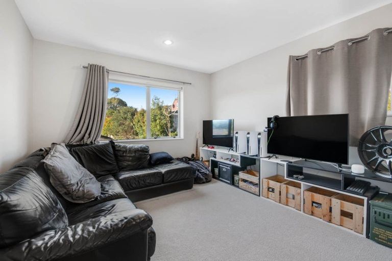 Photo of property in 69 Tamahere Drive, Glenfield, Auckland, 0629