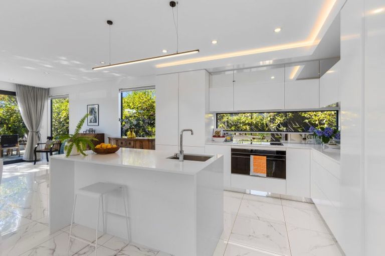 Photo of property in 74 Merivale Lane, Merivale, Christchurch, 8014