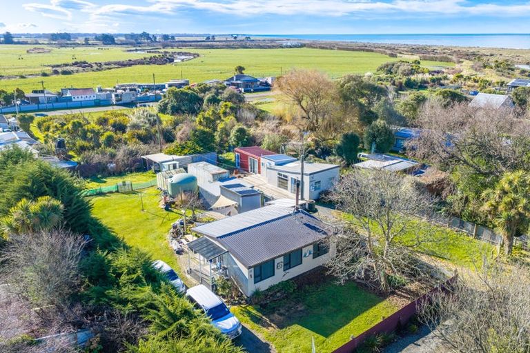 Photo of property in 17 Stopbank Road, Milford, Temuka, 7986