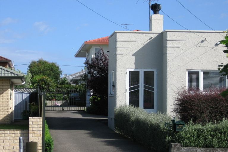 Photo of property in 1/14 Walker Road, Point Chevalier, Auckland, 1022