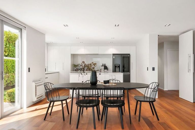 Photo of property in 43 Hawkesbury Avenue, St Albans, Christchurch, 8014