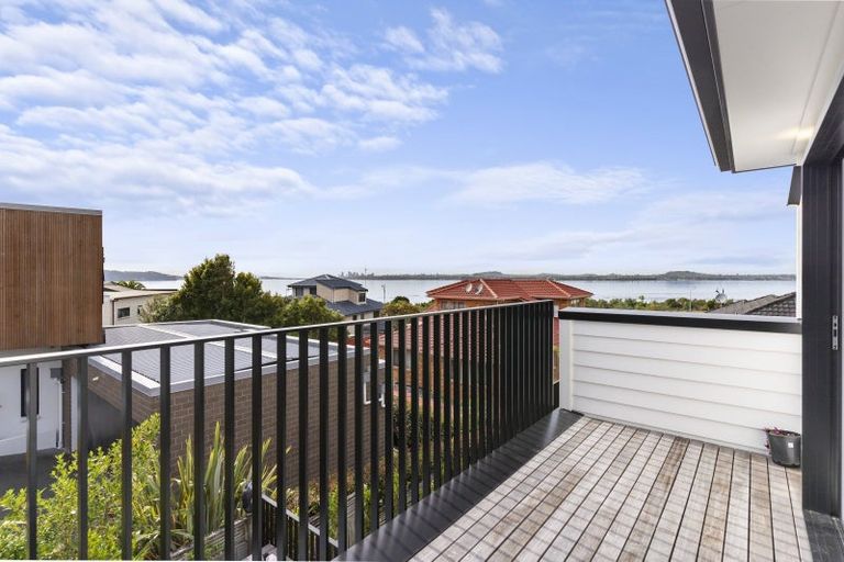 Photo of property in 12b Waikura Drive, Te Atatu Peninsula, Auckland, 0610