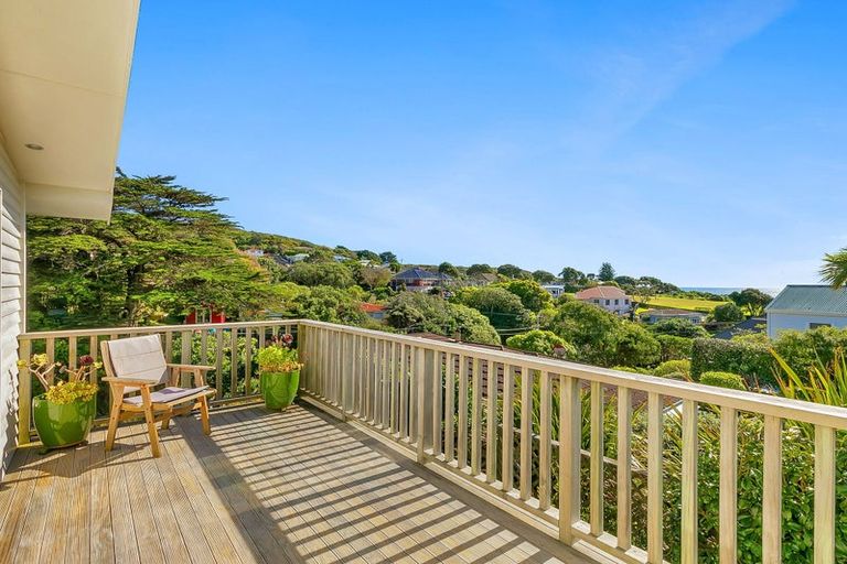 Photo of property in 7 View Road, Titahi Bay, Porirua, 5022