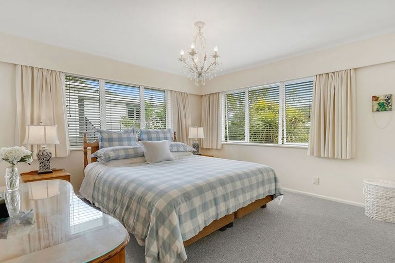 Photo of property in 4 Ranui Terrace, Tawa, Wellington, 5028