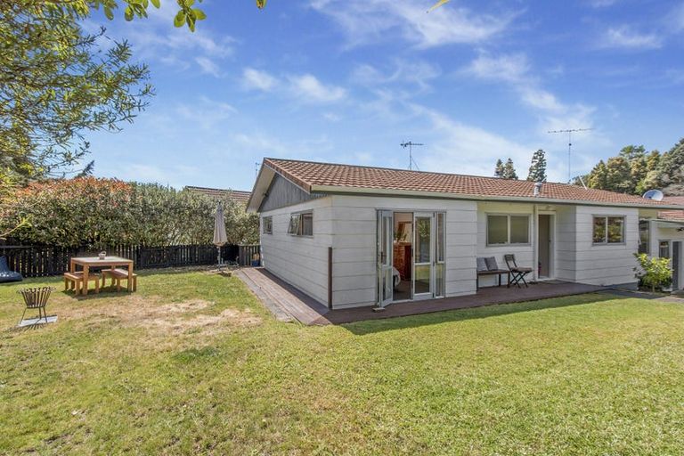 Photo of property in 7 Elmira Place, Browns Bay, Auckland, 0630