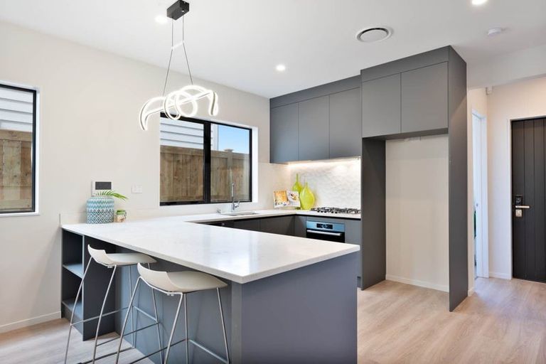 Photo of property in 21c Montgomery Avenue, Belmont, Auckland, 0622