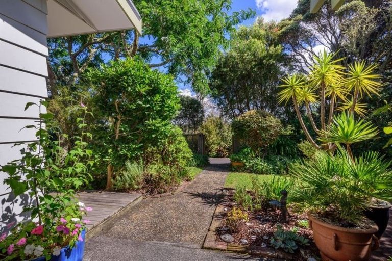 Photo of property in 19 Chatham Avenue, Paremoremo, Auckland, 0632
