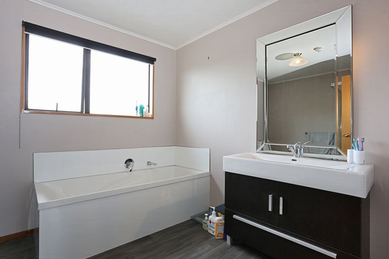 Photo of property in 109 Great North Road, Winton, 9720