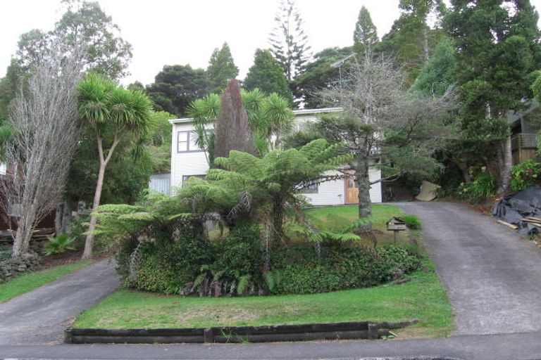 Photo of property in 90 Takahe Road, Titirangi, Auckland, 0604