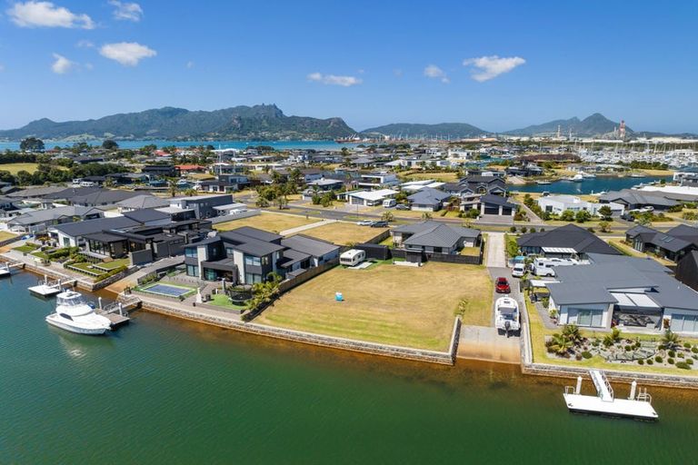 Photo of property in 28 Waitemata Drive, One Tree Point, 0118