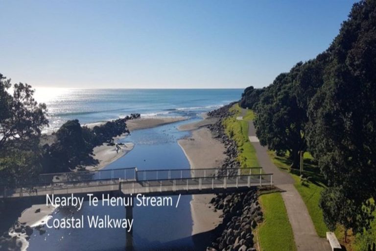 Photo of property in 1 Autere Street, Strandon, New Plymouth, 4312