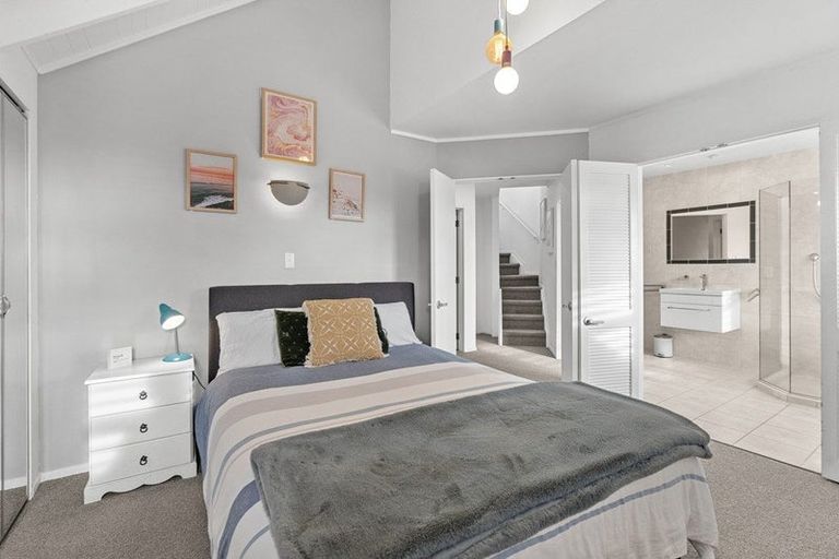 Photo of property in 2/317 Lake Road, Hauraki, Auckland, 0622