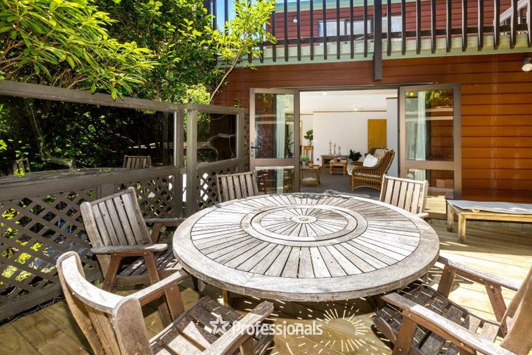 Photo of property in 8 King Charles Drive, Kingsley Heights, Upper Hutt, 5018