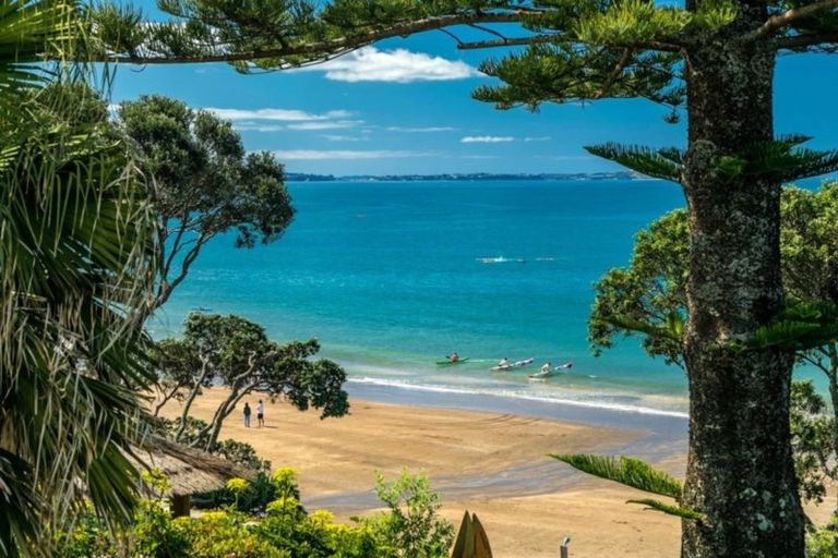 Photo of property in 32 Whitby Crescent, Mairangi Bay, Auckland, 0630