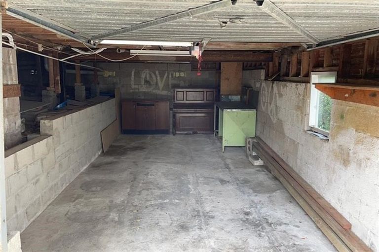 Photo of property in 10 Hinau Street, New Lynn, Auckland, 0600