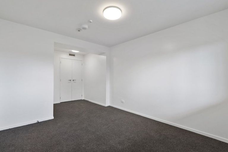 Photo of property in 1/4045f Great North Road, Glen Eden, Auckland, 0602