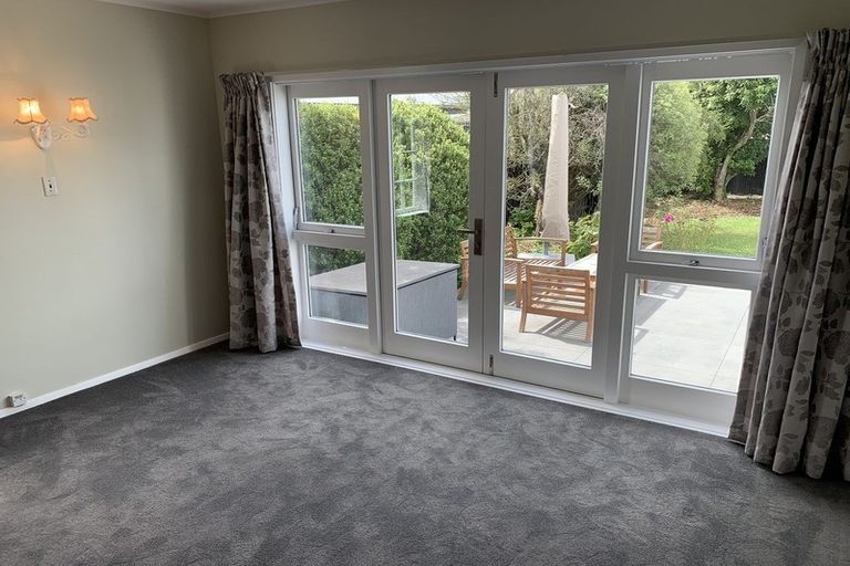 Photo of property in 129 Memorial Avenue, Burnside, Christchurch, 8053