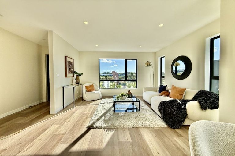 Photo of property in 142 Vintry Drive, Kumeu, 0810