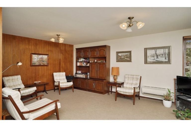 Photo of property in 2/9 Larkhill Place, Russley, Christchurch, 8042