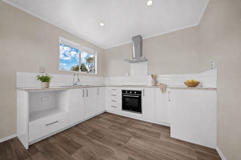 Photo of property in 20 Frobisher Way, Clendon Park, Auckland, 2103