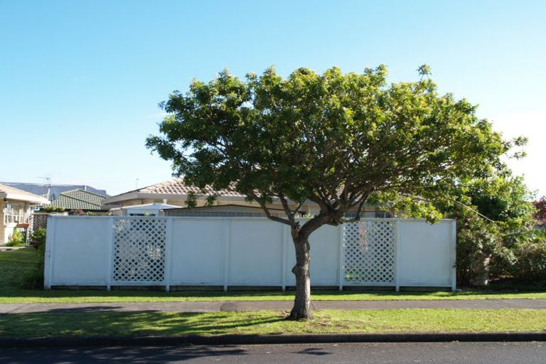 Photo of property in 2/1 Travers Place, Northpark, Auckland, 2013