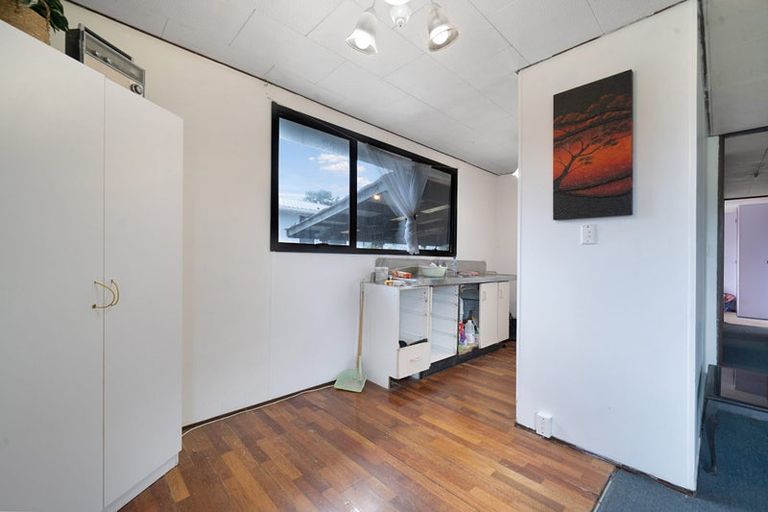 Photo of property in 1/88 Parrs Cross Road, Henderson, Auckland, 0612