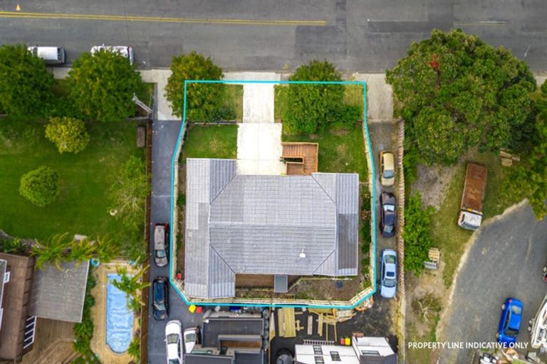 Photo of property in 111 Colwill Road, Massey, Auckland, 0614