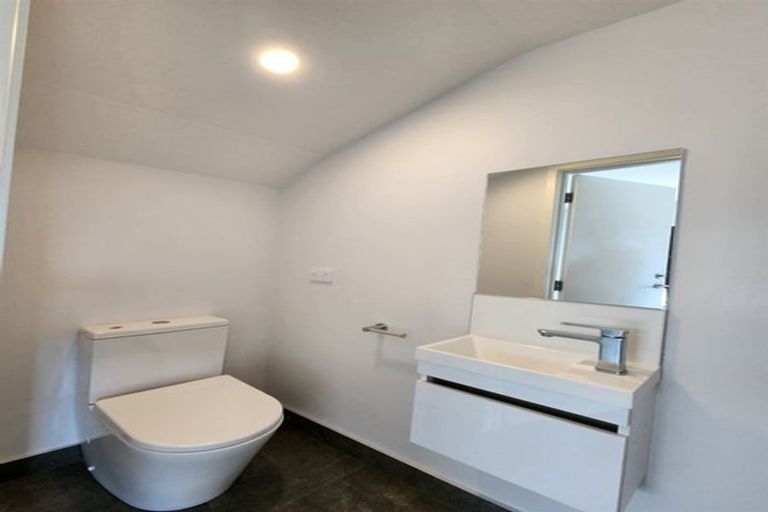 Photo of property in 1/47 Awaroa Road, Sunnyvale, Auckland, 0612