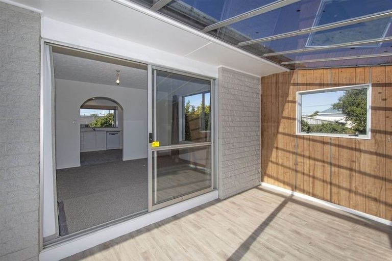 Photo of property in 2/5 Chilton Drive, Mairehau, Christchurch, 8052