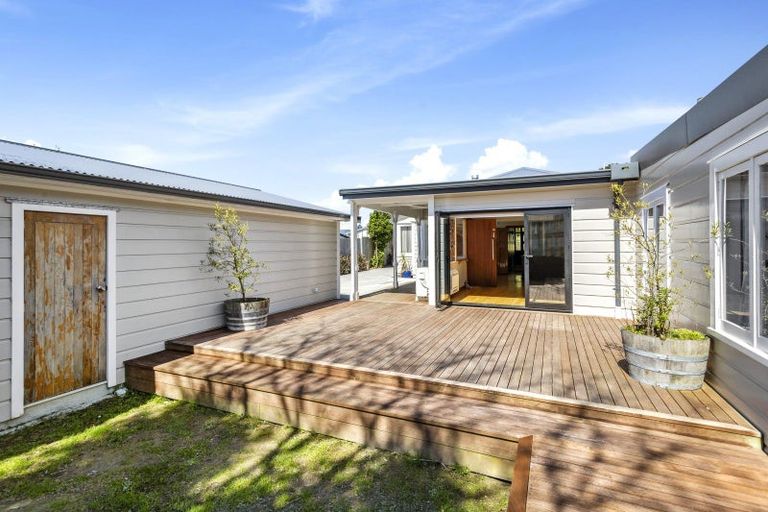Photo of property in 32 Frankmoore Avenue, Johnsonville, Wellington, 6037