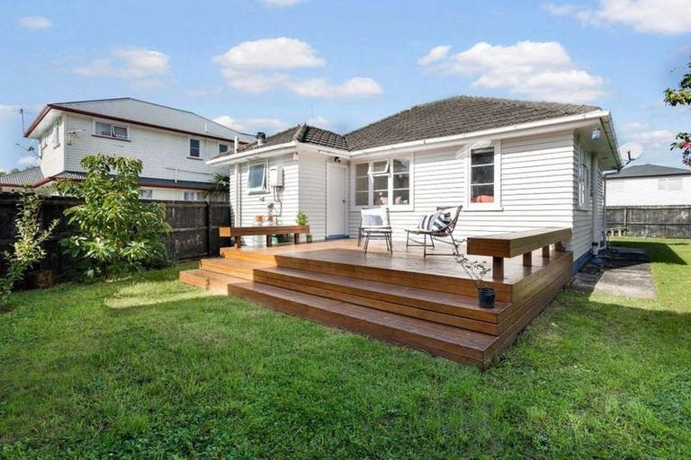 Photo of property in 59 Avondale Road, Avondale, Auckland, 1026