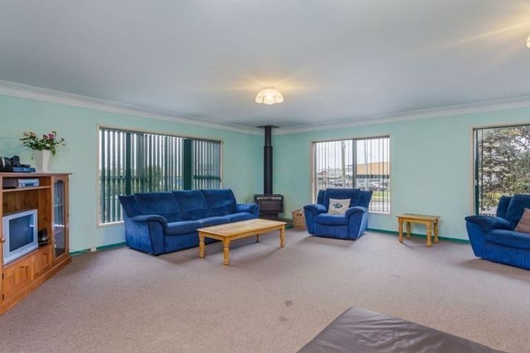 Photo of property in 639 Swanson Road, Swanson, Auckland, 0612