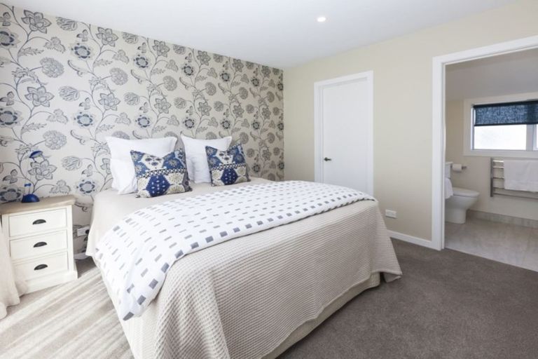 Photo of property in 2/10 Stoneyhurst Street, St Albans, Christchurch, 8014