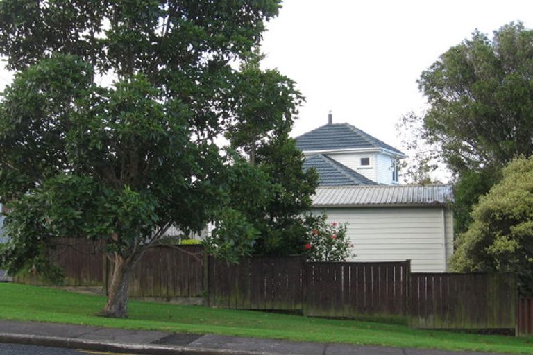 Photo of property in 76 Triangle Road, Massey, Auckland, 0614