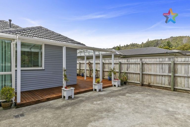 Photo of property in 353 Stokes Valley Road, Stokes Valley, Lower Hutt, 5019
