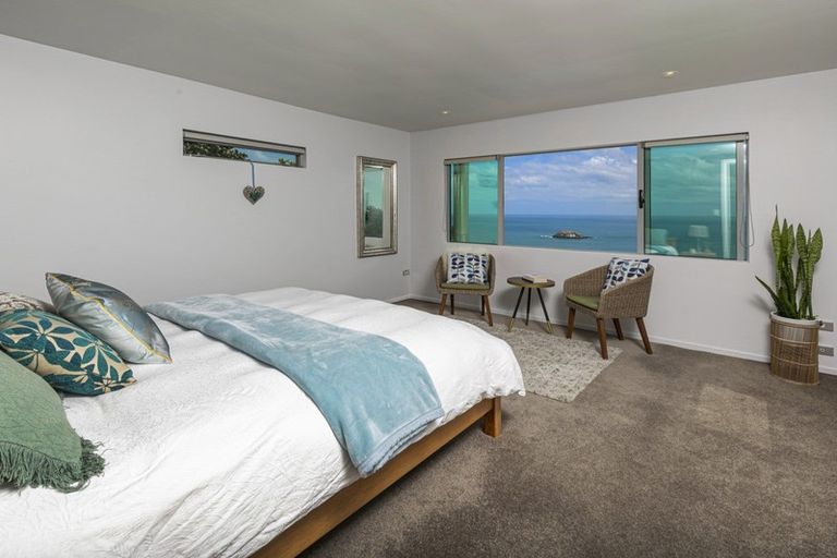 Photo of property in 15 Ngatira Road, Muriwai, Waimauku, 0881