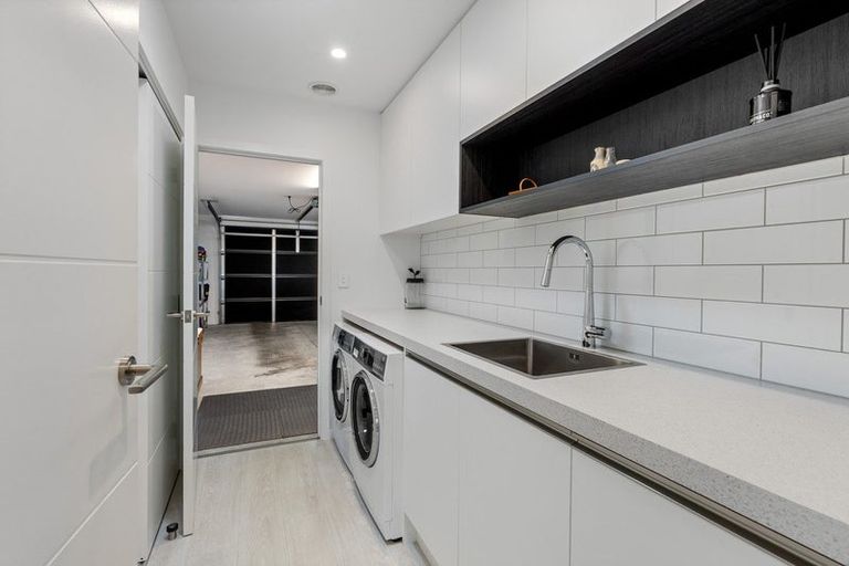 Photo of property in 211 Wingatui Road, Mosgiel, 9024